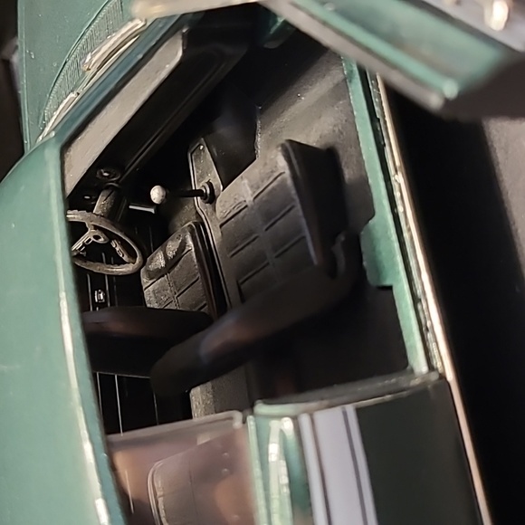 🚘69 Green Plymouth Barracuda 1:18 scale Die Cast collector car - Picture 8 of 11